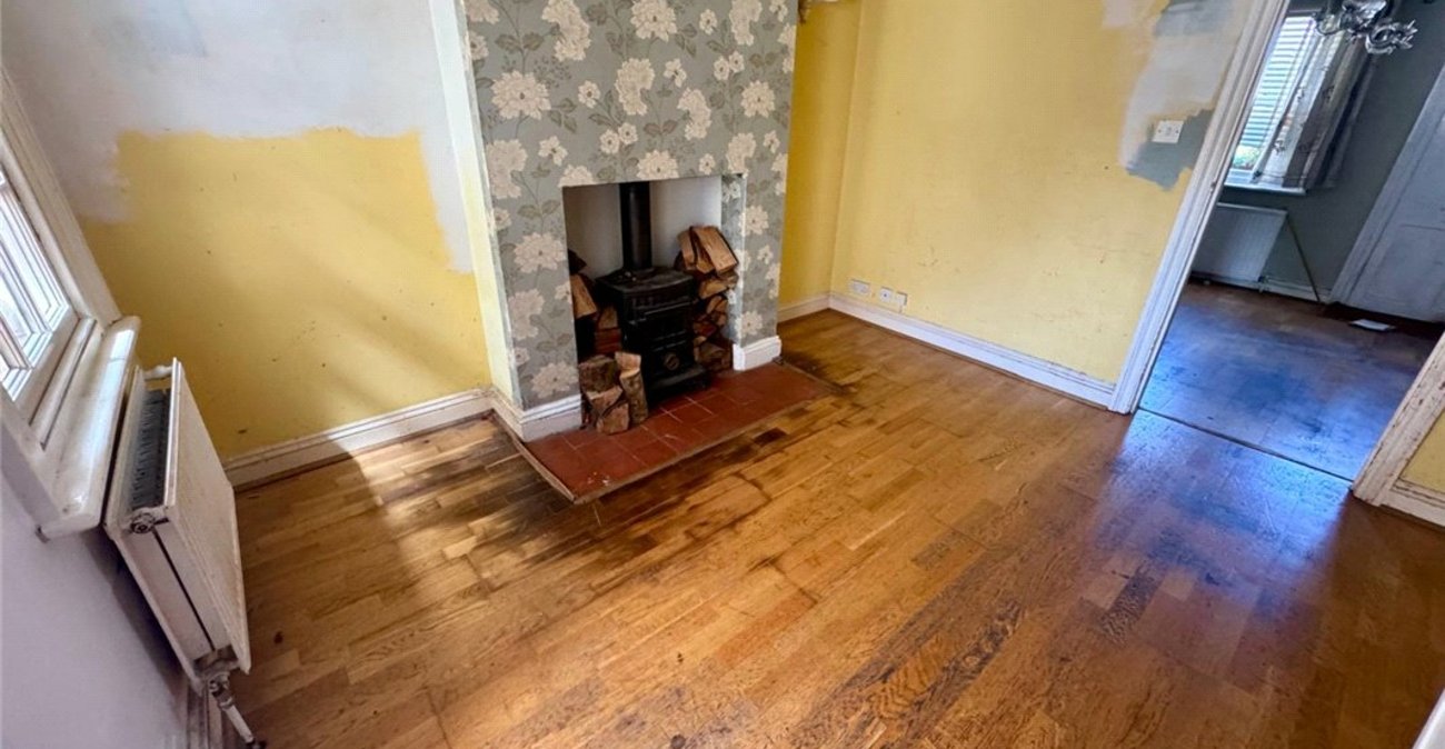 2 bedroom house for sale in Farnborough Village | Robinson Jackson