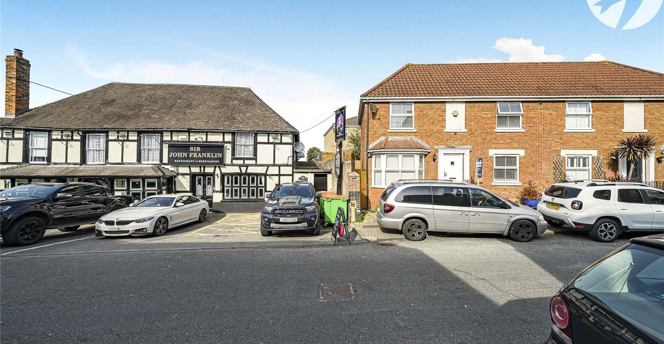 3 bedroom house for sale in Greenhithe | Robinson Jackson