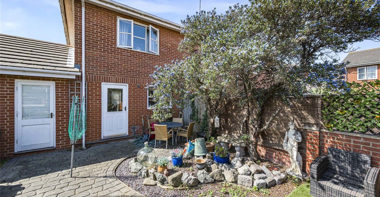 2 bedroom house for sale in Greenhithe | Robinson Jackson