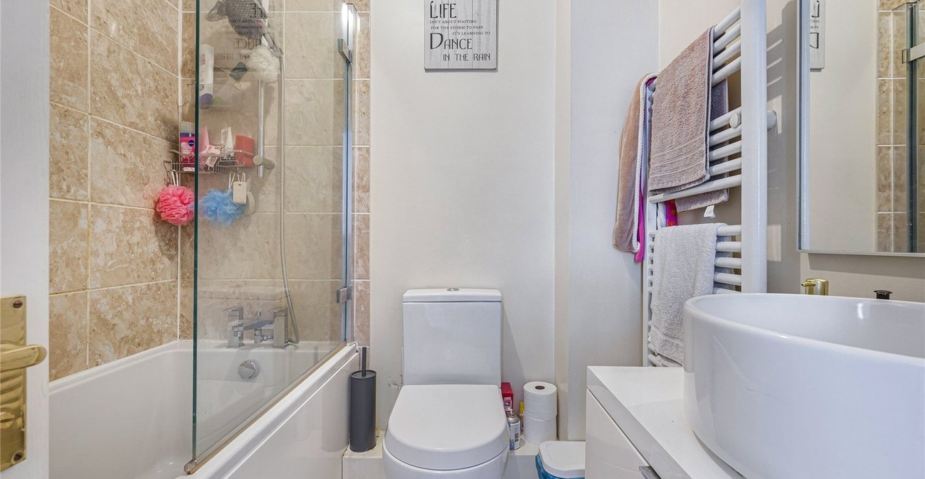 2 bedroom house for sale in Greenhithe | Robinson Jackson