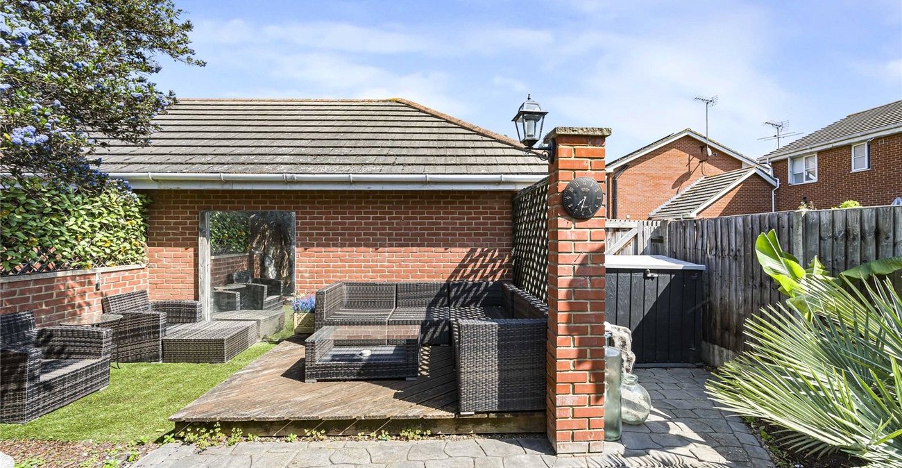 2 bedroom house for sale in Greenhithe | Robinson Jackson