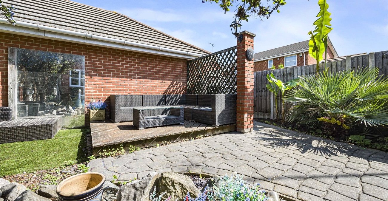 2 bedroom house for sale in Greenhithe | Robinson Jackson