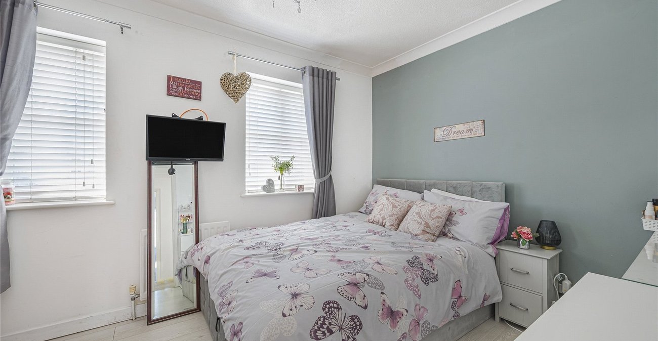 2 bedroom house for sale in Greenhithe | Robinson Jackson