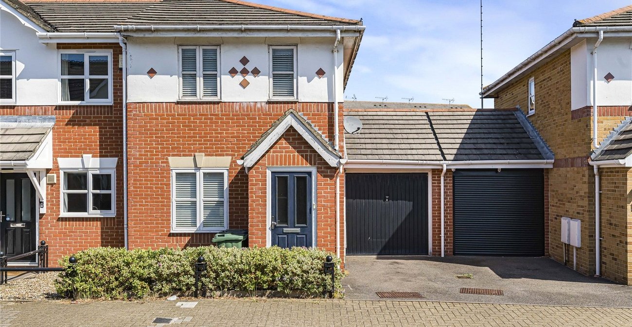 2 bedroom house for sale in Greenhithe | Robinson Jackson