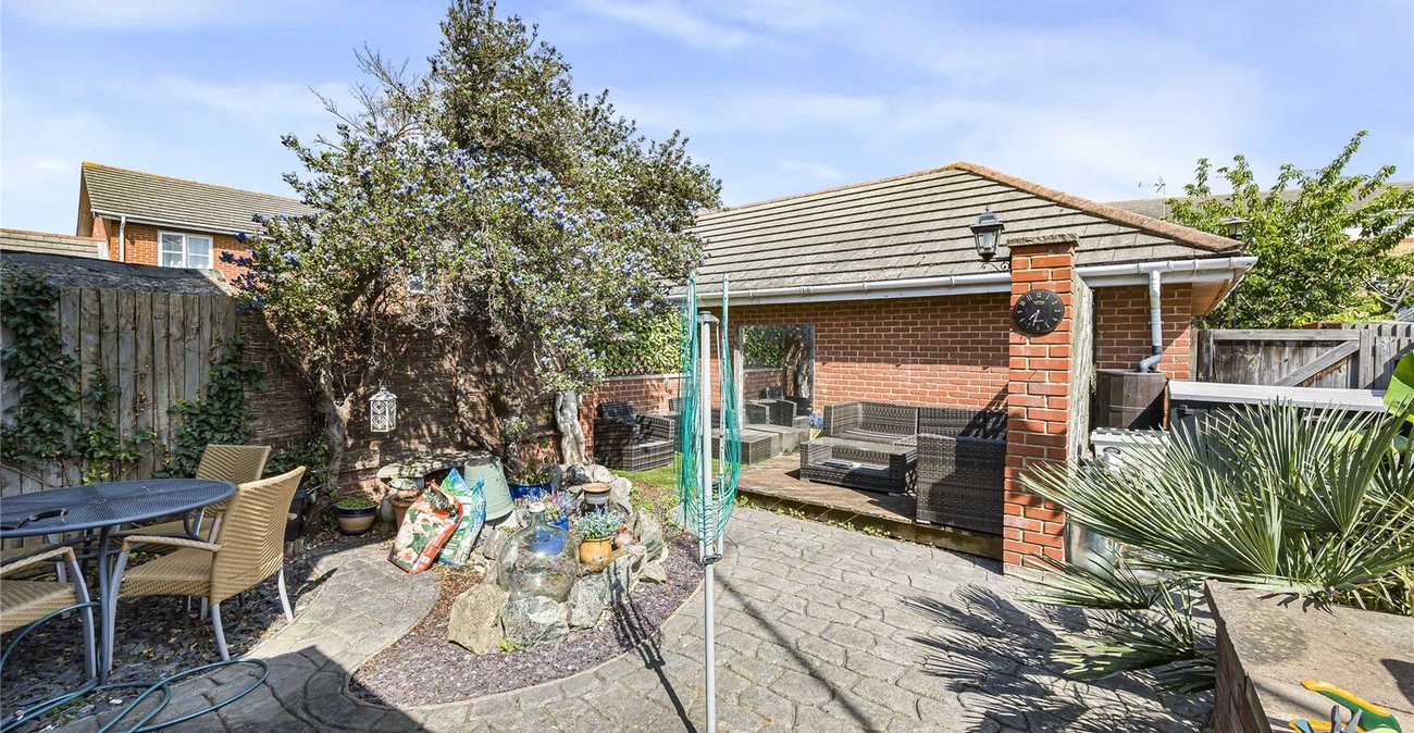 2 bedroom house for sale in Greenhithe | Robinson Jackson