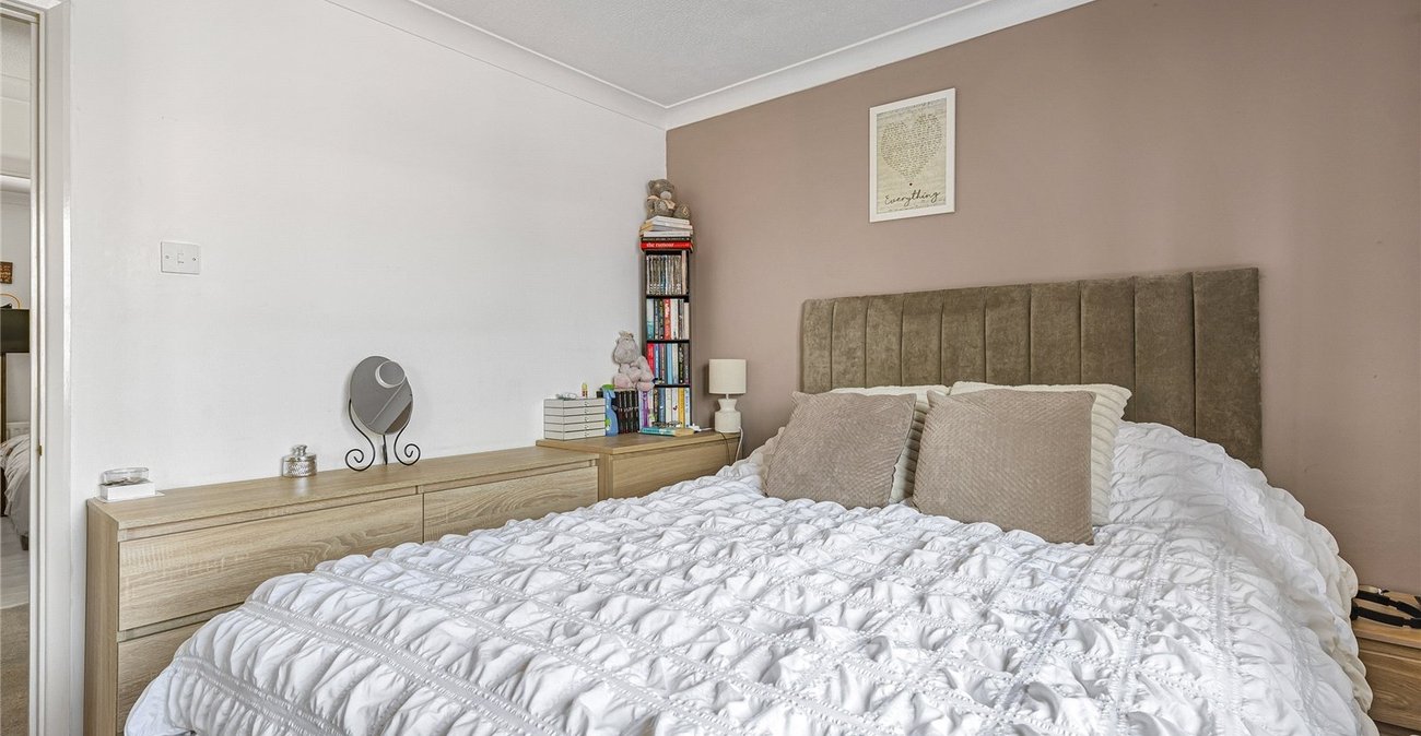 2 bedroom house for sale in Greenhithe | Robinson Jackson