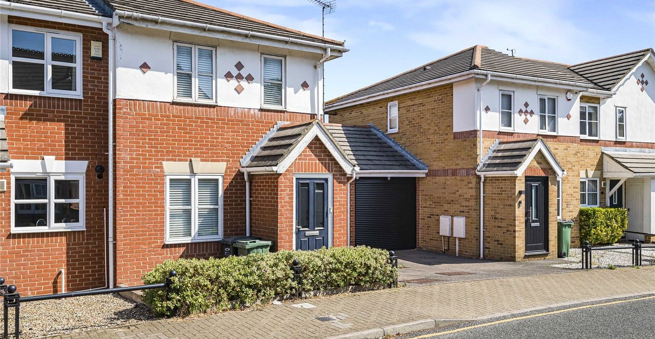 2 bedroom house for sale in Greenhithe | Robinson Jackson