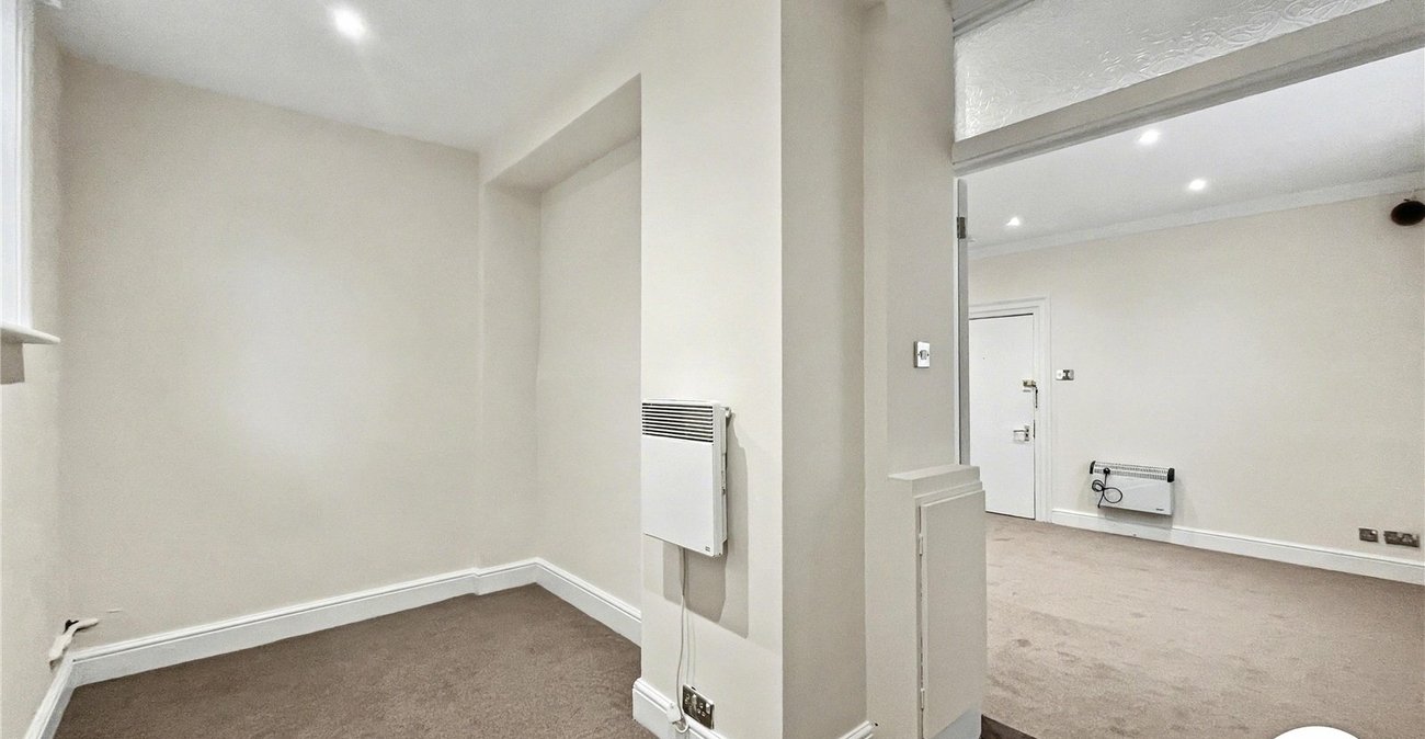 1 bedroom property for sale in Newington | Robinson Michael & Jackson