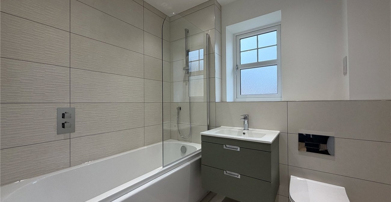 4 bedroom house for sale in Newington | Robinson Michael & Jackson