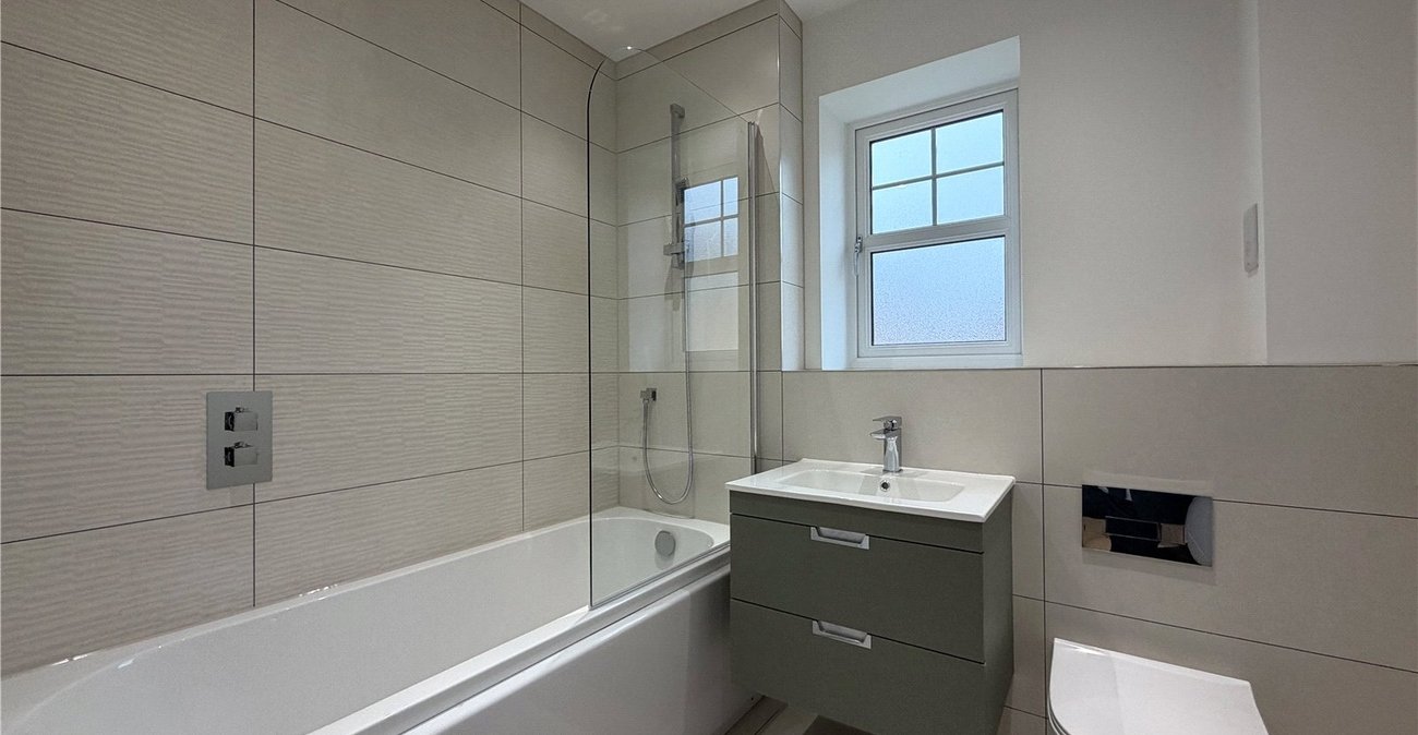 4 bedroom house for sale in Newington | Robinson Michael & Jackson