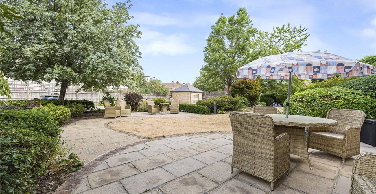 2 bedroom property for sale in Orpington | Robinson Jackson