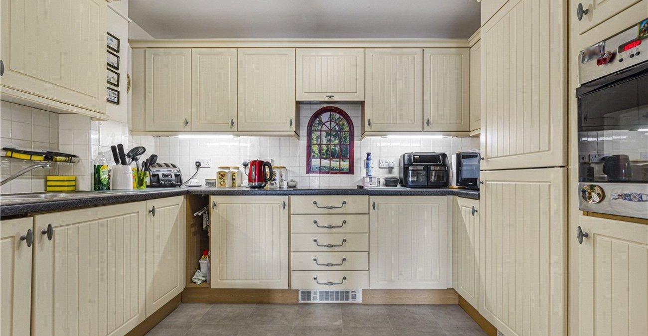 2 bedroom property for sale in Orpington | Robinson Jackson