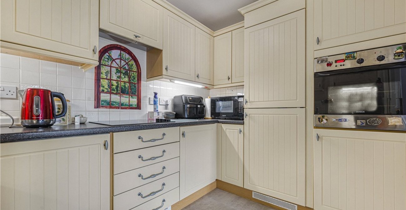 2 bedroom property for sale in Orpington | Robinson Jackson