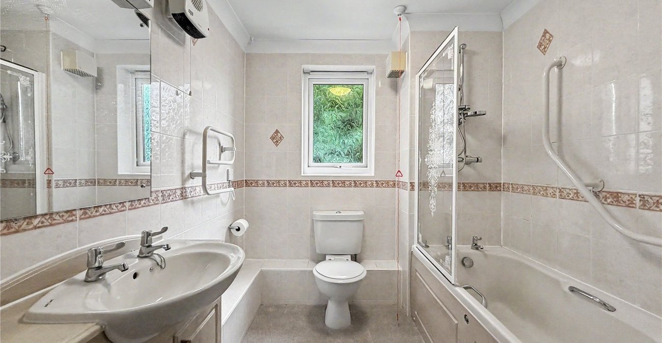 1 bedroom property for sale in Rainham | Robinson Michael & Jackson