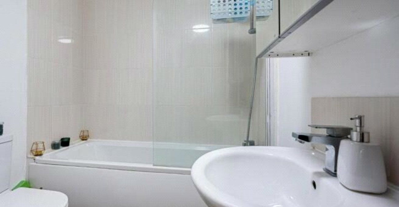 2 bedroom property for sale in Rochester | Robinson Michael & Jackson