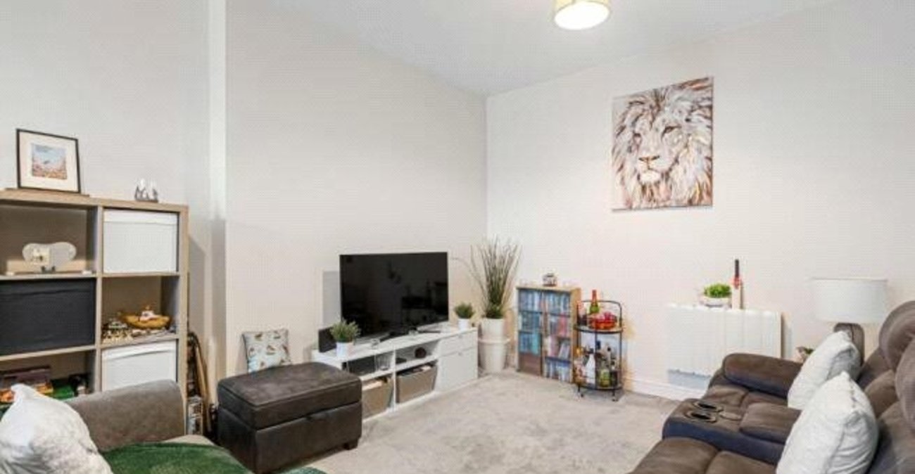 2 bedroom property for sale in Rochester | Robinson Michael & Jackson