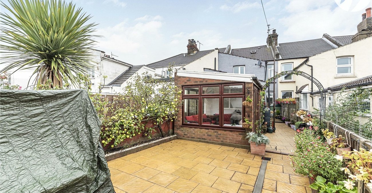 3 bedroom house for sale in Swanscombe | Robinson Jackson