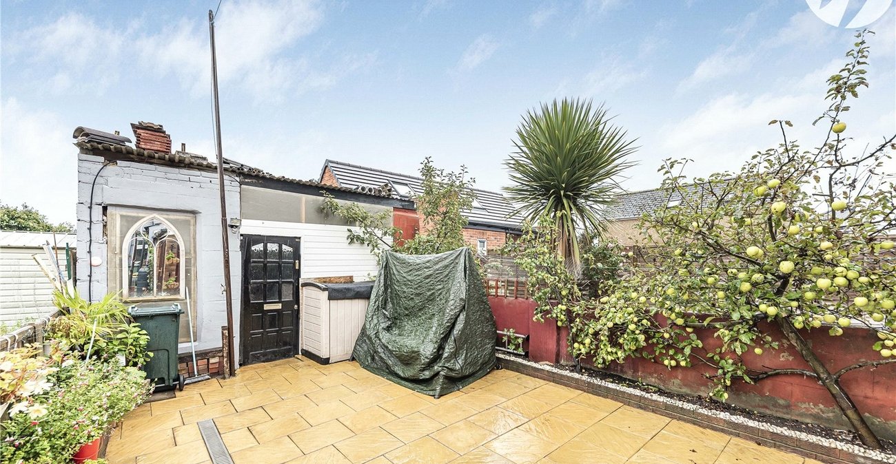 3 bedroom house for sale in Swanscombe | Robinson Jackson