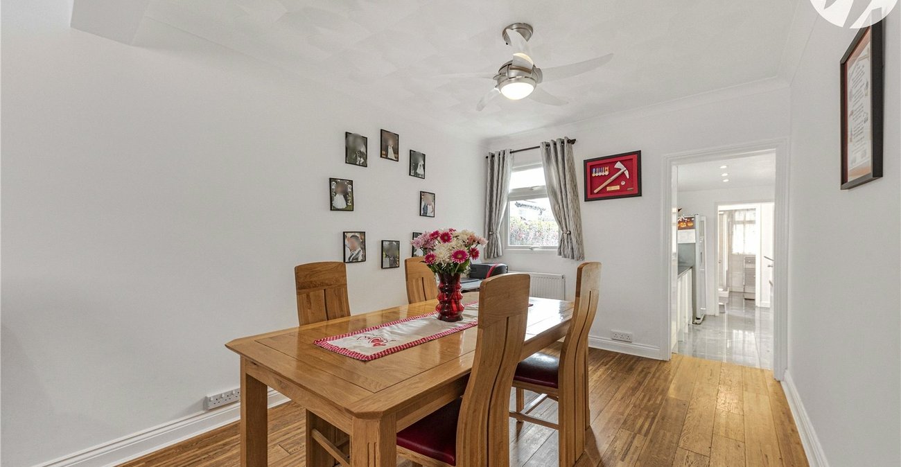 3 bedroom house for sale in Swanscombe | Robinson Jackson