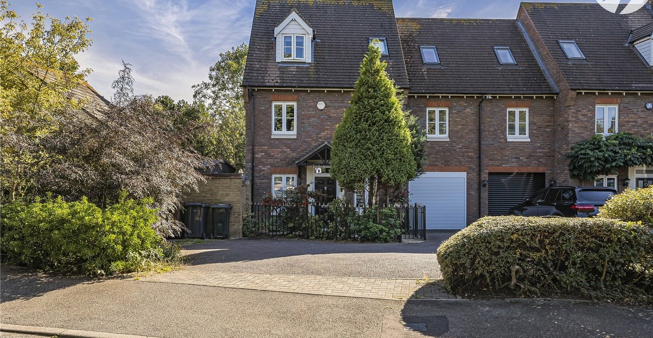 4 bedroom house for sale in Dartford | Robinson Jackson