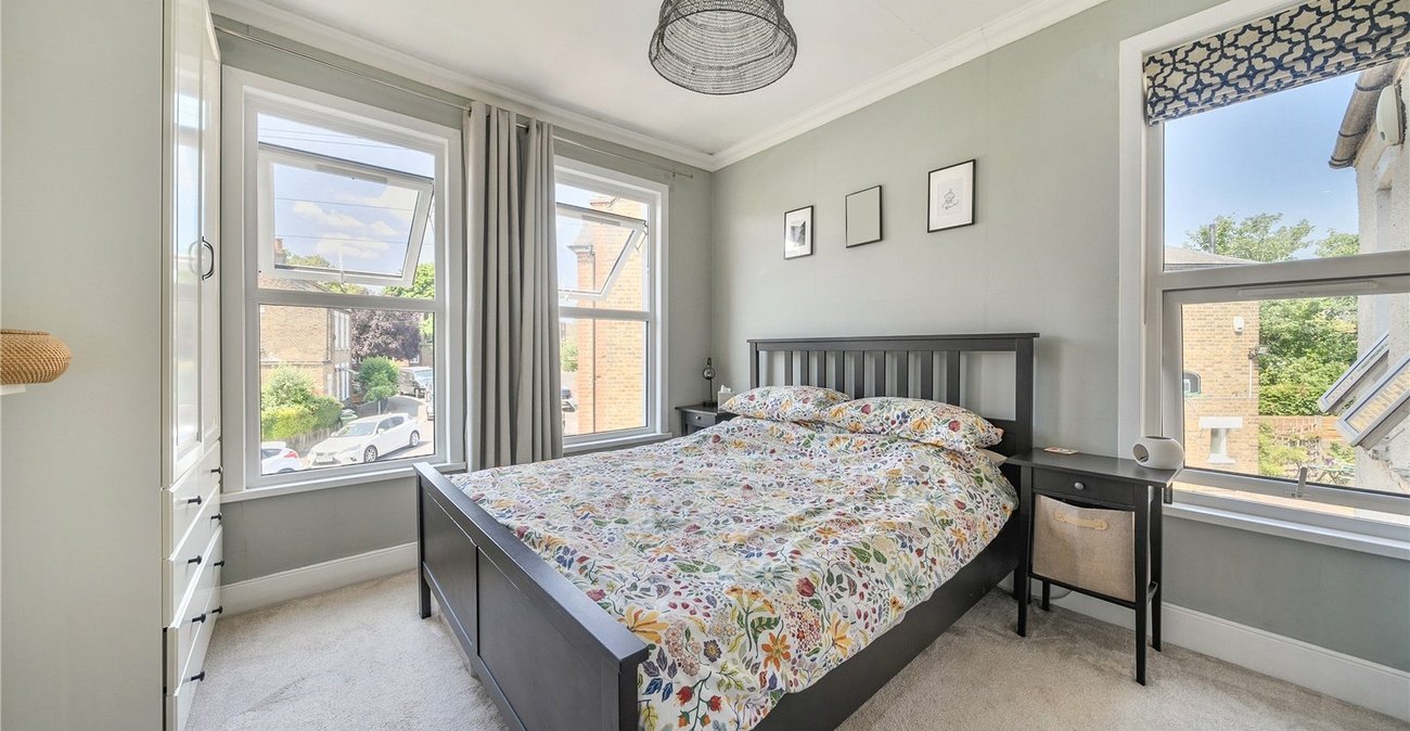 2 bedroom house for sale in London | Robinson Jackson