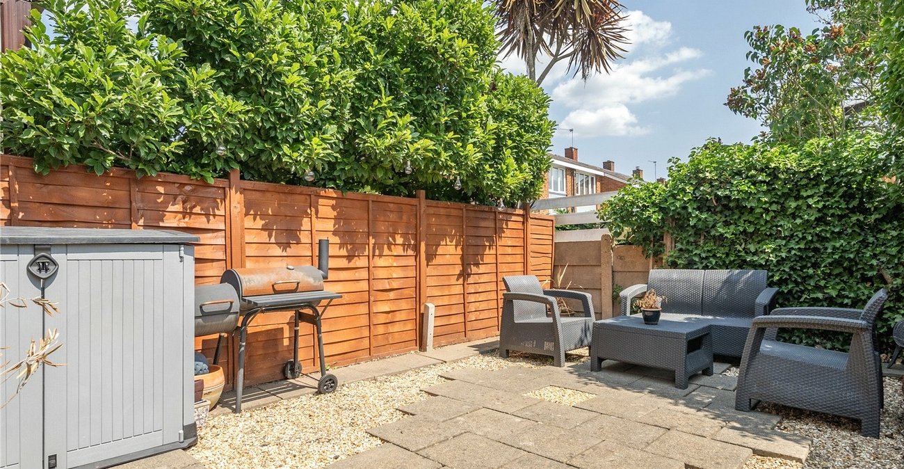 2 bedroom house for sale in London | Robinson Jackson