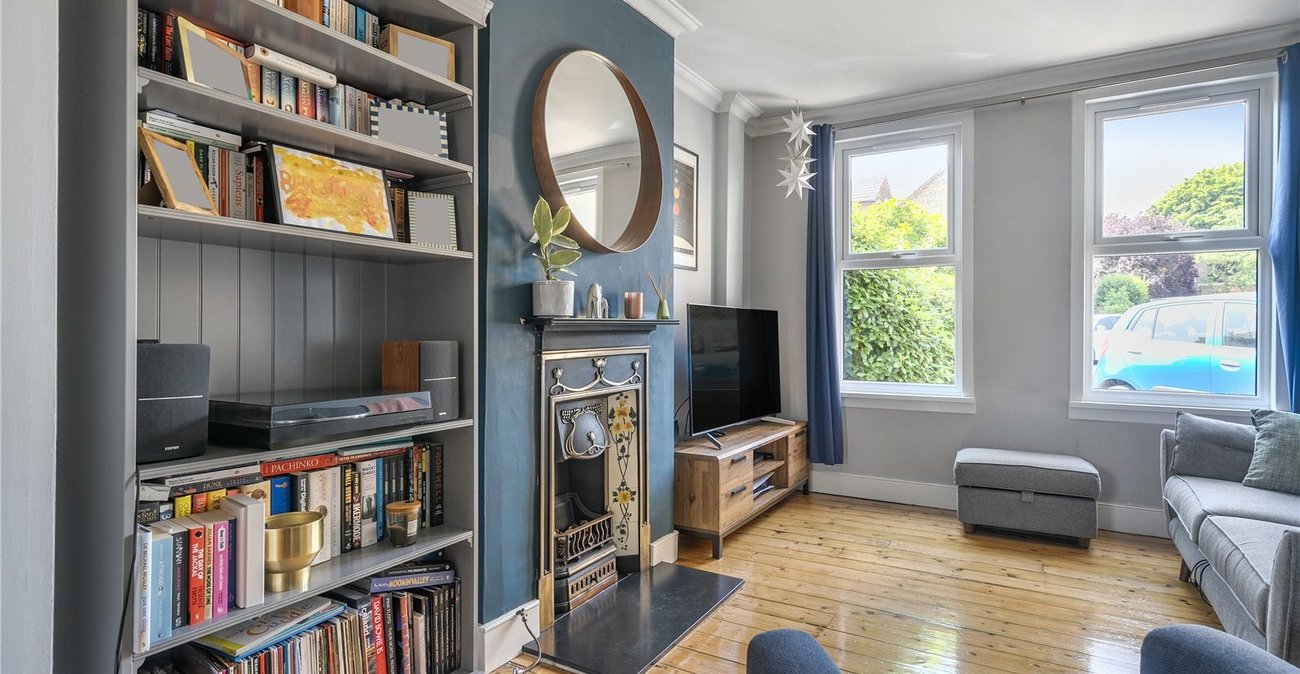 2 bedroom house for sale in London | Robinson Jackson