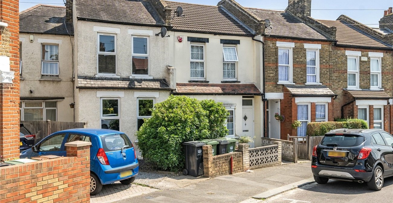 2 bedroom house for sale in London | Robinson Jackson
