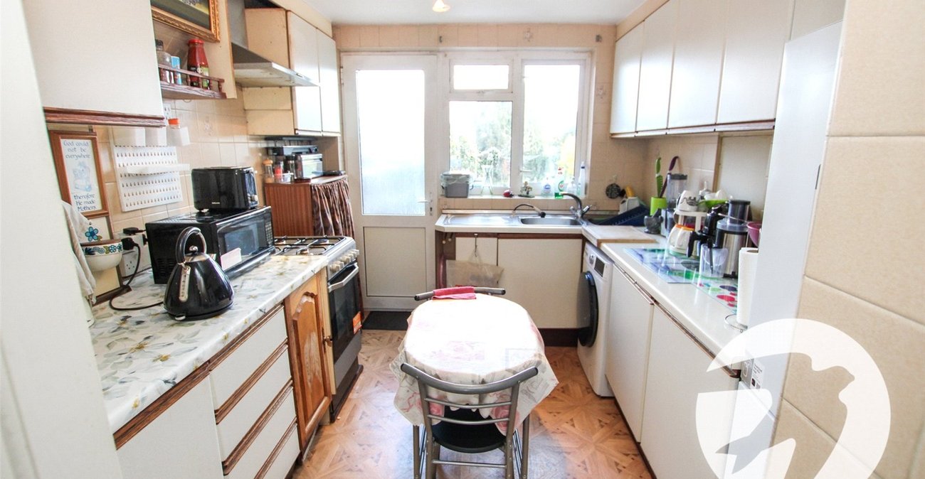 3 bedroom house for sale in London | Robinson Jackson