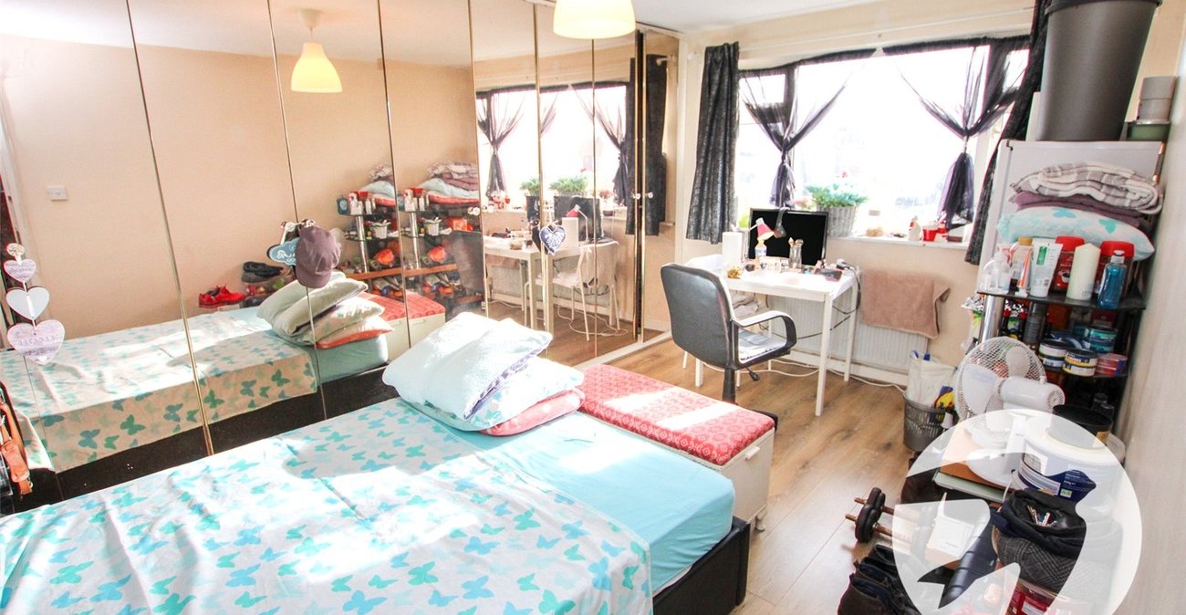 3 bedroom house for sale in London | Robinson Jackson