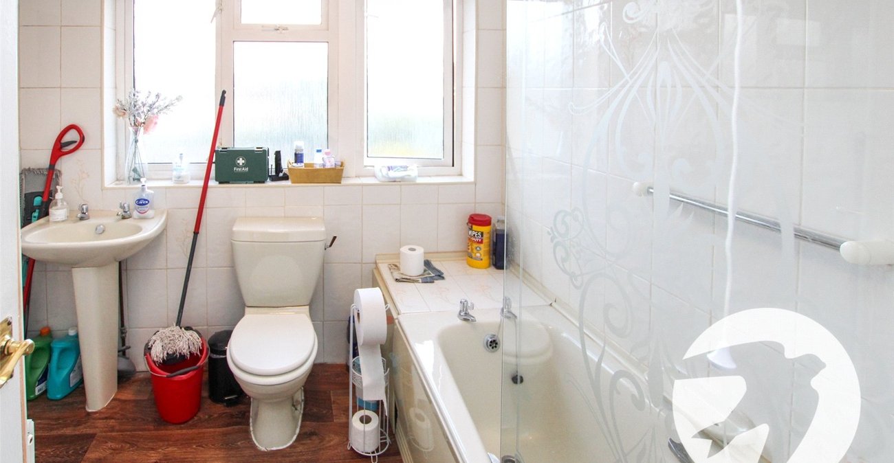 3 bedroom house for sale in London | Robinson Jackson