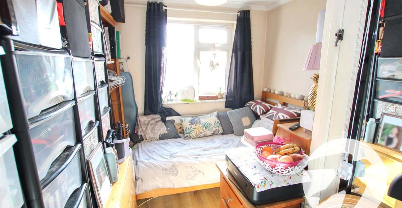 3 bedroom house for sale in London | Robinson Jackson