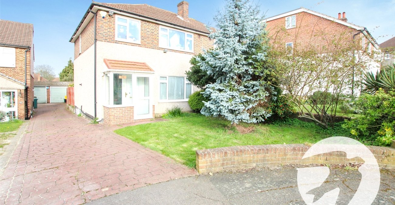 3 bedroom house for sale in London | Robinson Jackson
