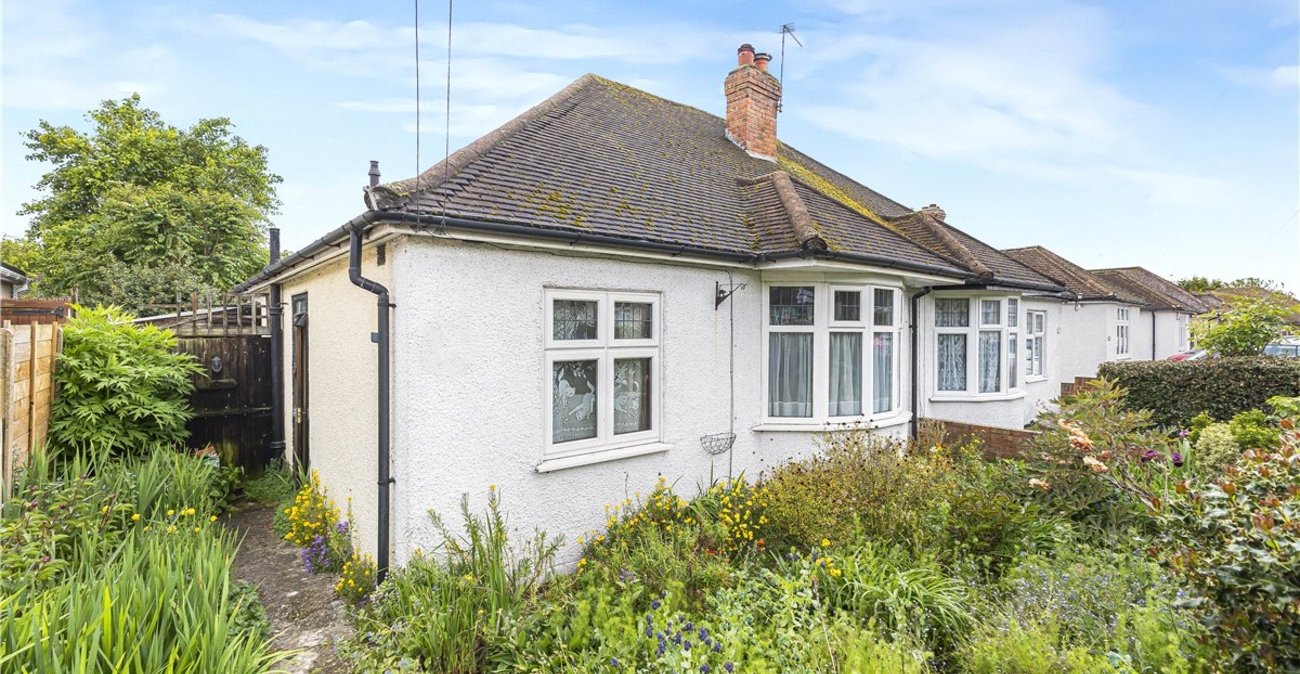 2 bedroom bungalow for sale in Orpington | Robinson Jackson