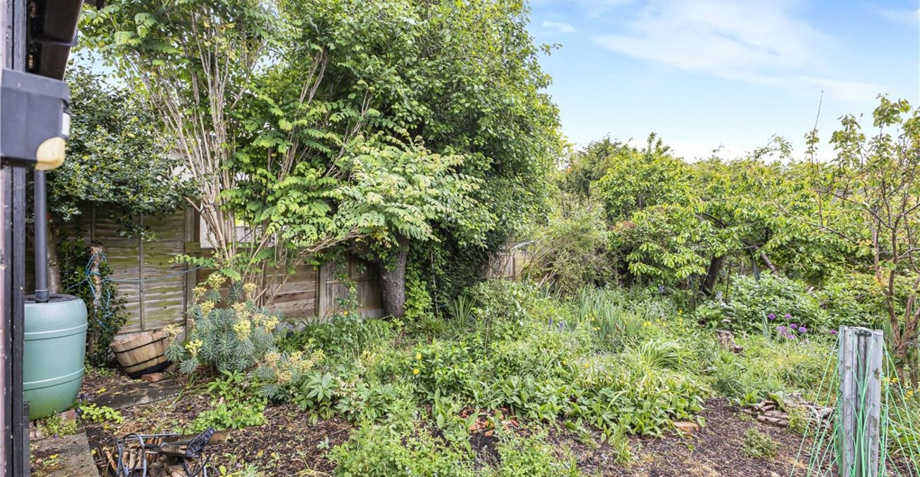 2 bedroom bungalow for sale in Orpington | Robinson Jackson