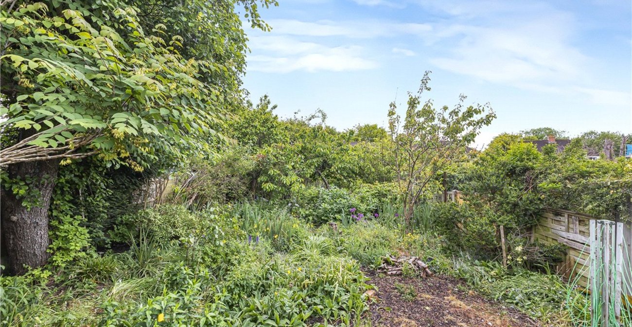 2 bedroom bungalow for sale in Orpington | Robinson Jackson