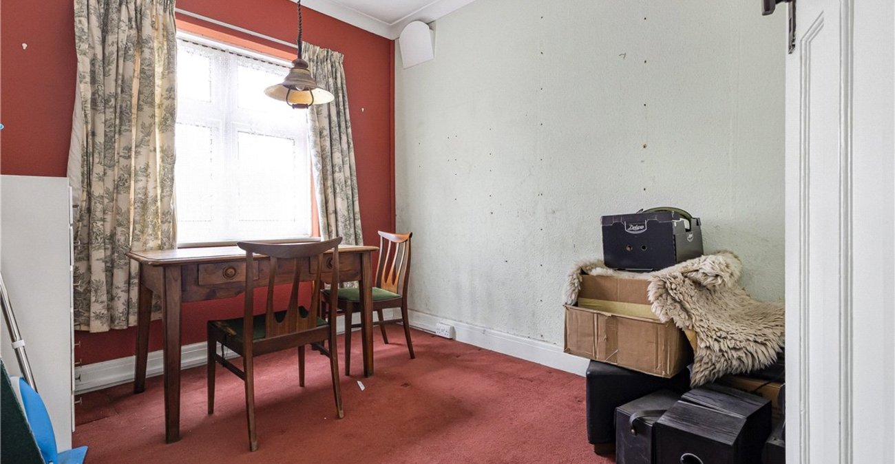 2 bedroom bungalow for sale in Orpington | Robinson Jackson