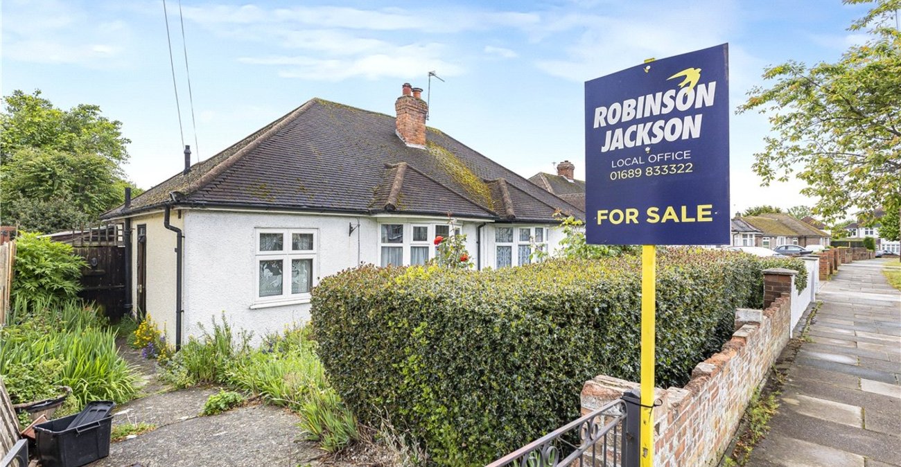 2 bedroom bungalow for sale in Orpington | Robinson Jackson