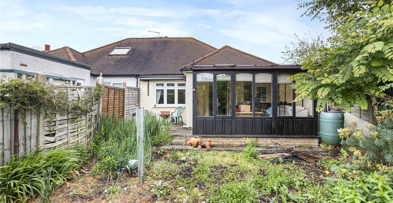 2 bedroom bungalow for sale in Orpington | Robinson Jackson