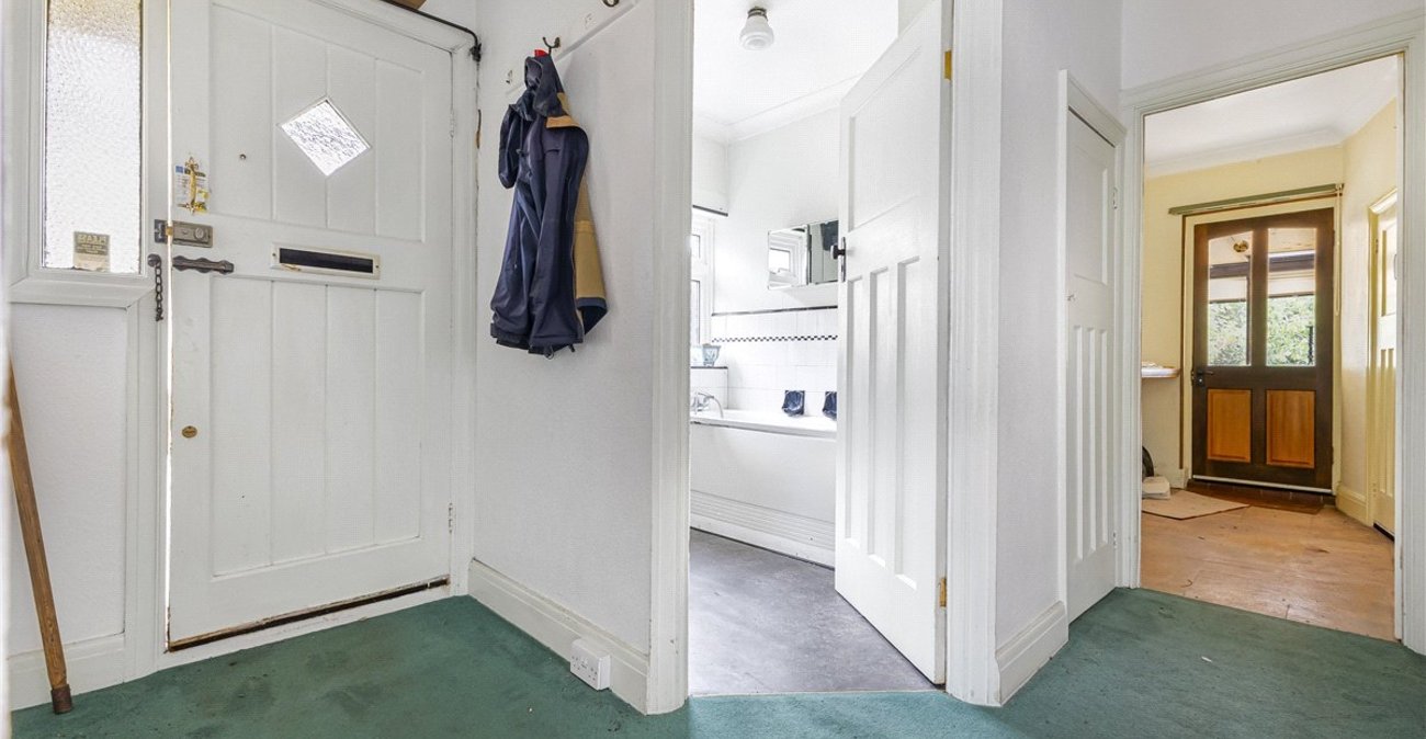 2 bedroom bungalow for sale in Orpington | Robinson Jackson