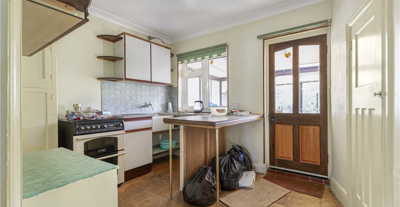 2 bedroom bungalow for sale in Orpington | Robinson Jackson