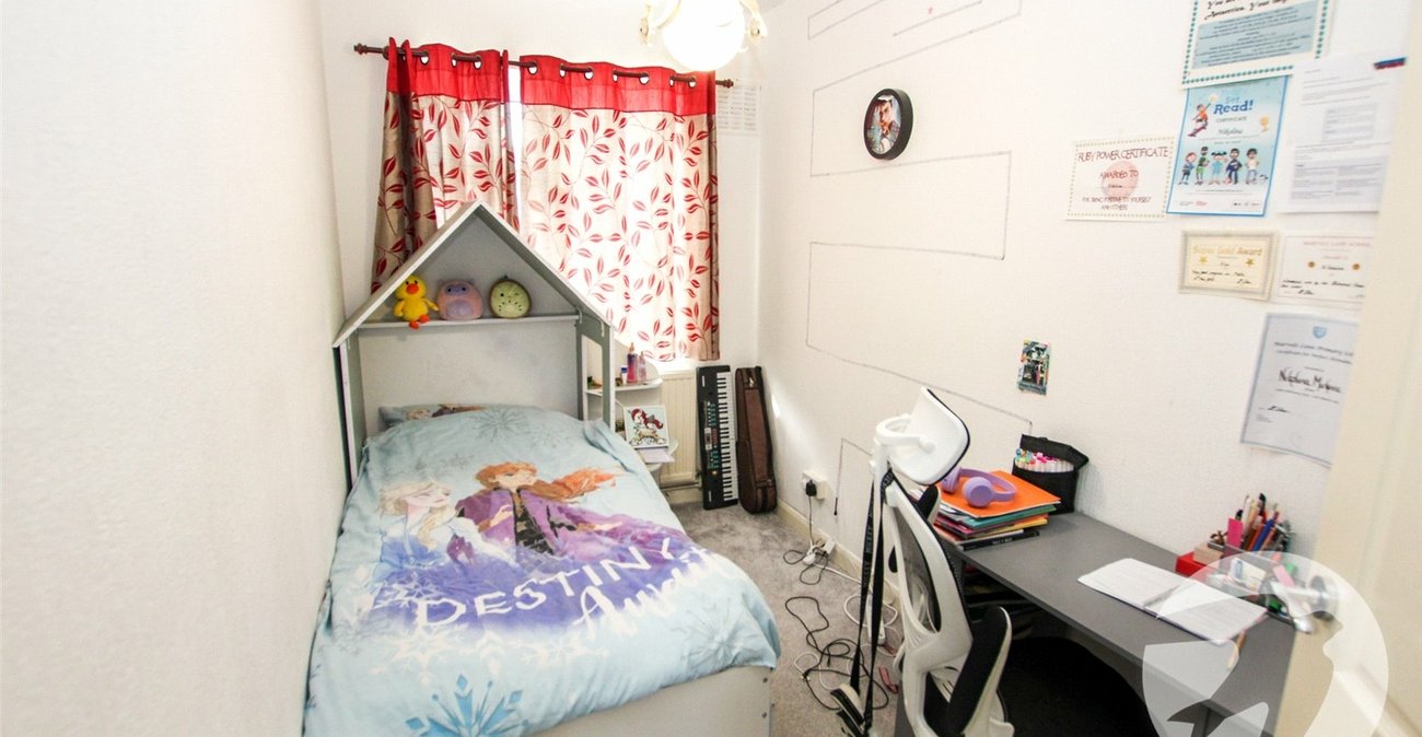 3 bedroom property for sale in Beaconsfield Road | Robinson Jackson