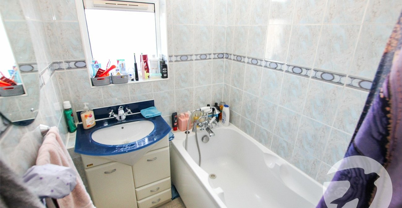 3 bedroom property for sale in Beaconsfield Road | Robinson Jackson