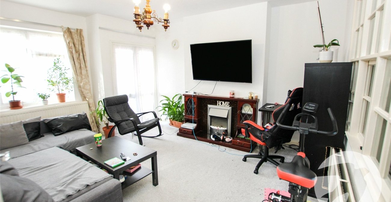 3 bedroom property for sale in Beaconsfield Road | Robinson Jackson