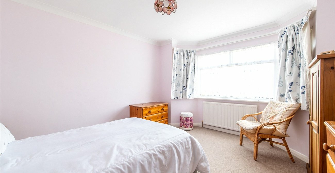 2 bedroom bungalow for sale in Istead Rise | Robinson Michael & Jackson