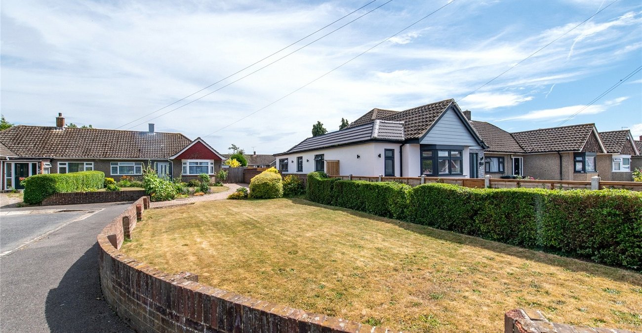 2 bedroom bungalow for sale in Istead Rise | Robinson Michael & Jackson