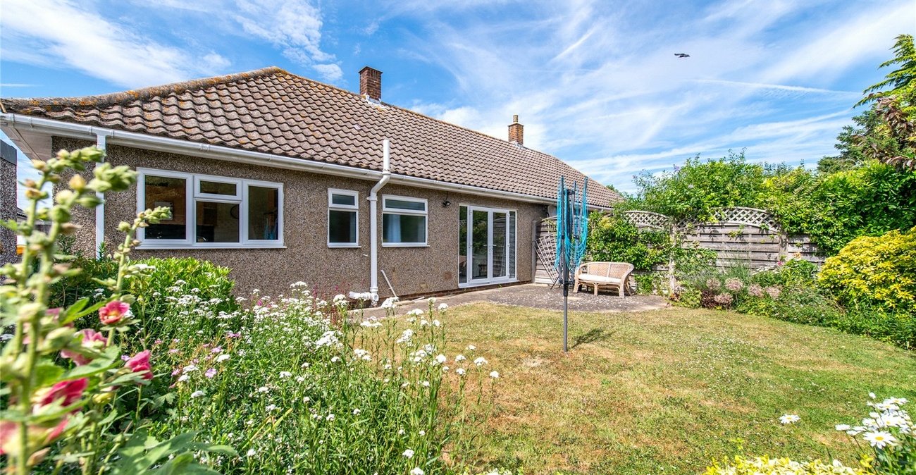 2 bedroom bungalow for sale in Istead Rise | Robinson Michael & Jackson