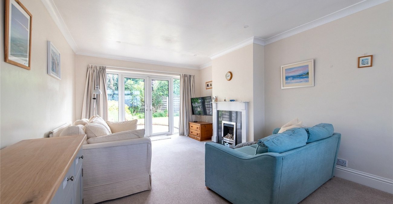 2 bedroom bungalow for sale in Istead Rise | Robinson Michael & Jackson