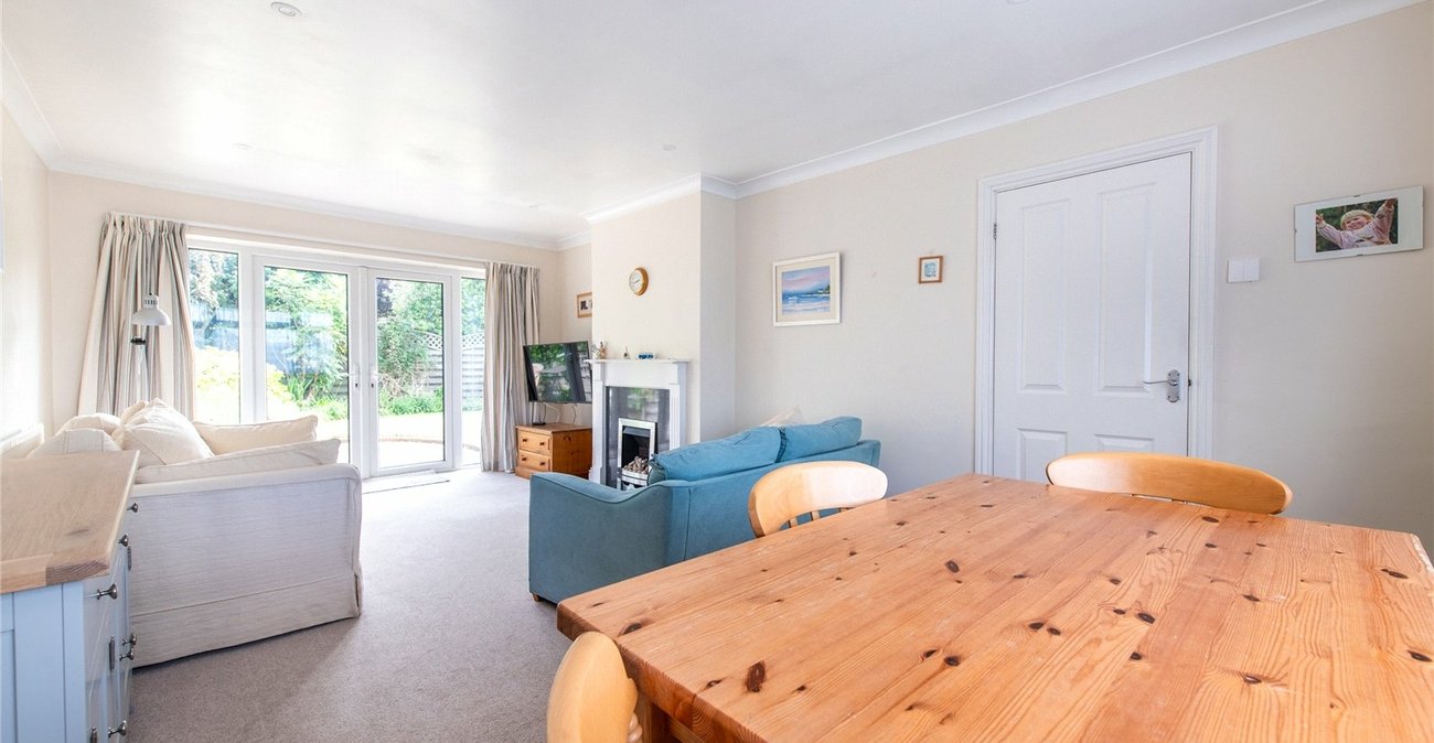 2 bedroom bungalow for sale in Istead Rise | Robinson Michael & Jackson