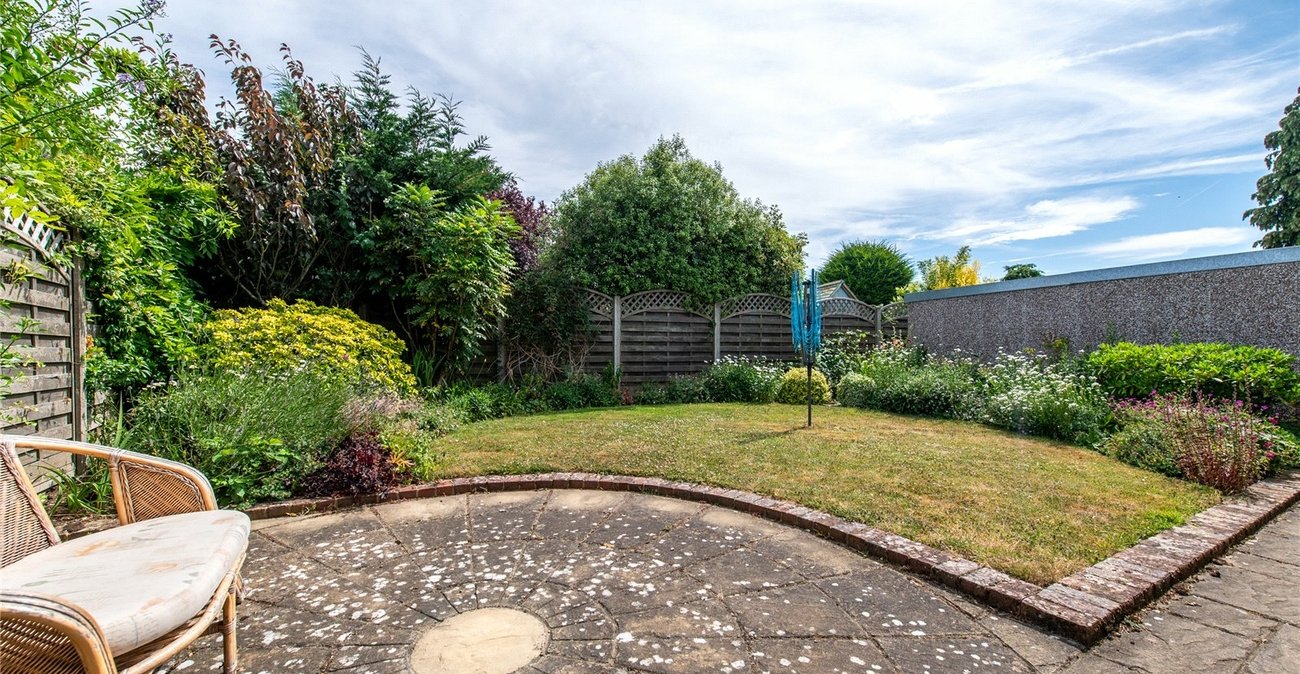 2 bedroom bungalow for sale in Istead Rise | Robinson Michael & Jackson